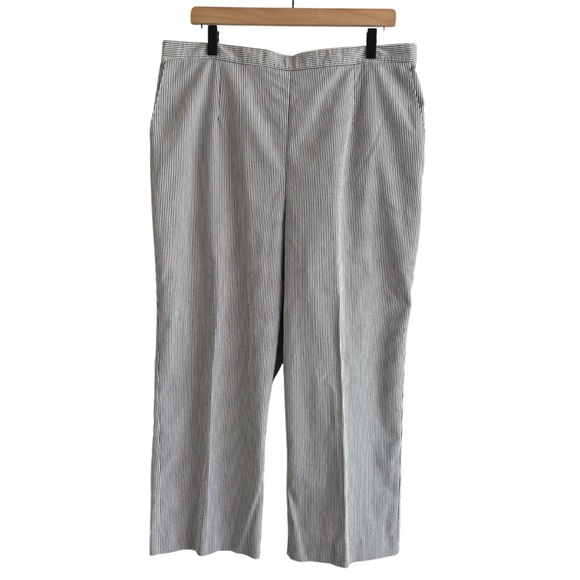 Alfred Dunner Pants - Alfred Dunner Seersucker Striped Pull On Pants 16W Gray White Cropped Coastal